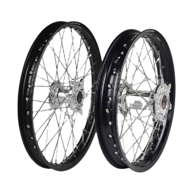 Colori rossi per WM 2.15-18 Motociclette complete